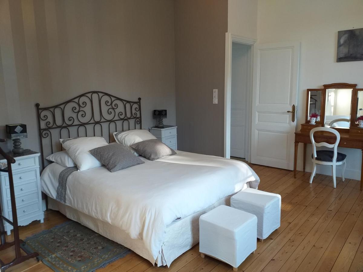 Bed and Breakfast Domaine Berenguer Ouches Exterior foto